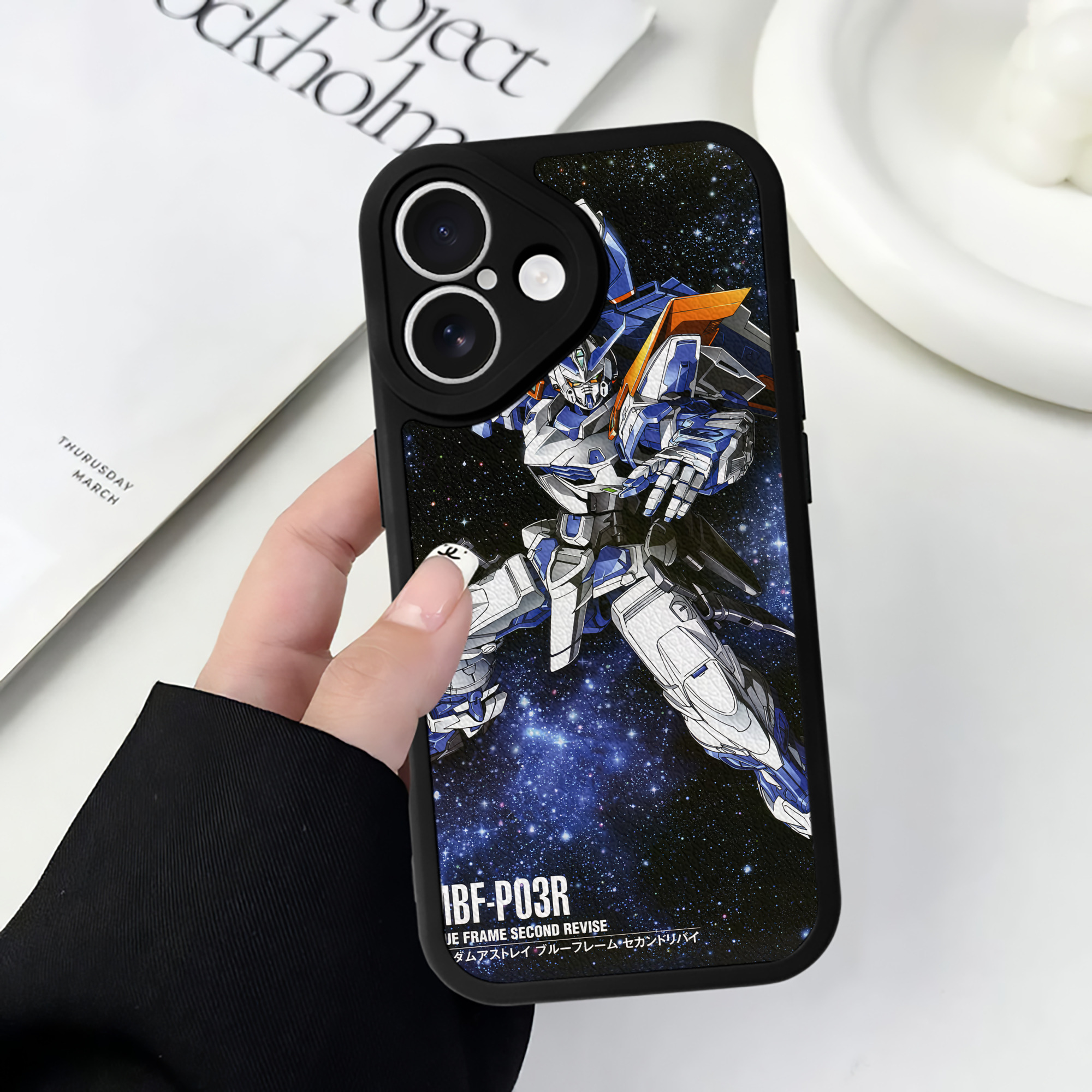 （画像用） 機動戦士ガンダム Mobile Suit Gundam 【iPhone 16シリーズ対応】シリコンスマホケース（レザー調） 材質：シリコン
